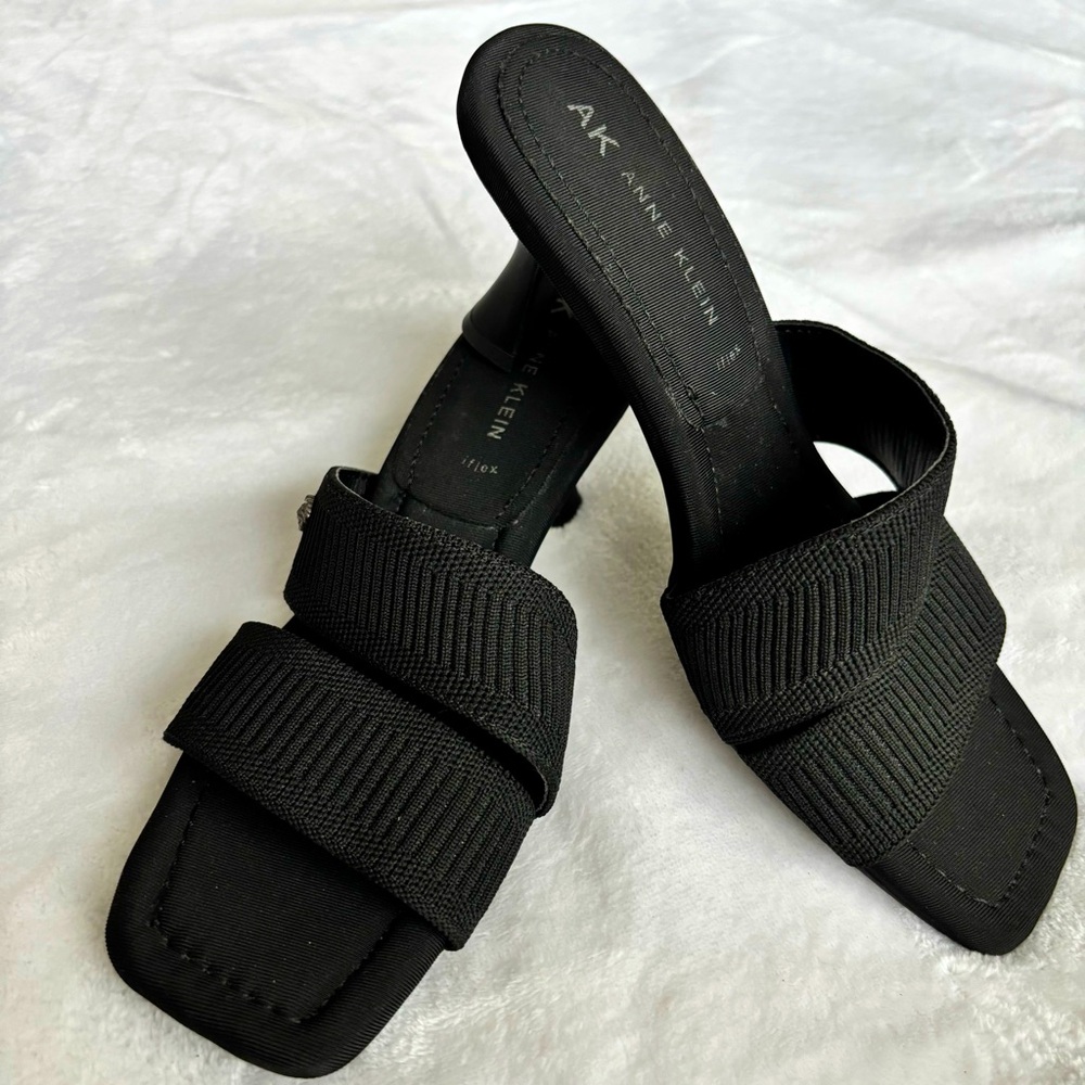 ANNE KLEIN Jeladi Black iFlex Flared Heel Square Toe Slip On Sandal--NEW—6.5
